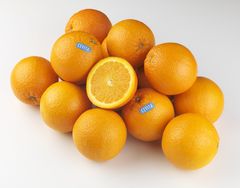 Selger appelsiner til "smågodtpris"