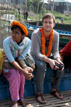 Her er Sven Larsen fra Oslo i Bangladesh i forbindelse med en informasjonskampanje om jenters rettigheter som han jobbet med mens han var på utveksling gjennom Fredskorpset til Madagaskar i 2005. Foto: privat