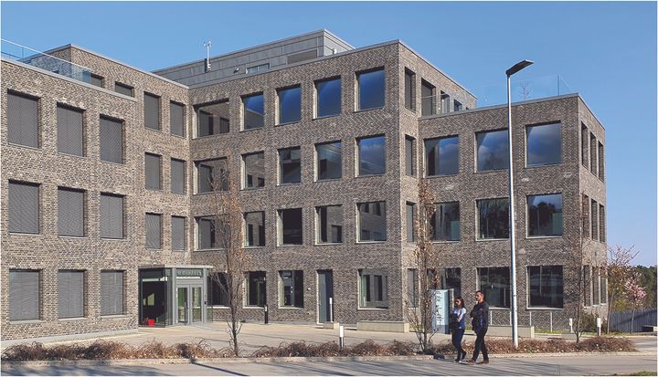 Kontorbygningen i Oslo har fasade med murt forblending av teglstein. Foto: SINTEF Byggforsk
