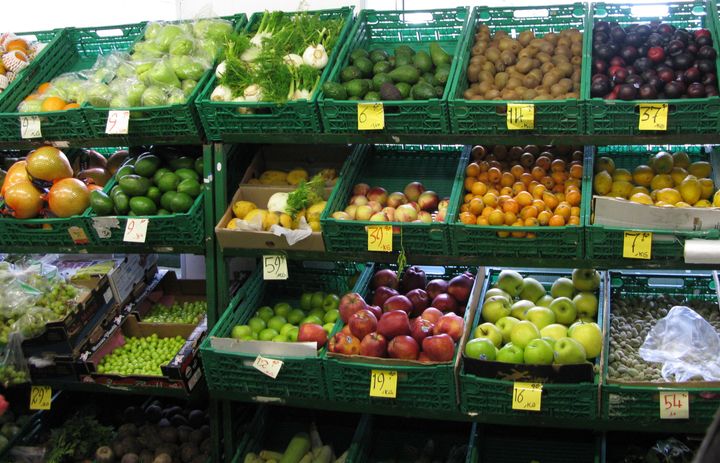 Mange av de frittstående dagligvarebutikkene satser på salg av frukt og grønt (Foto: Mattilsynet).