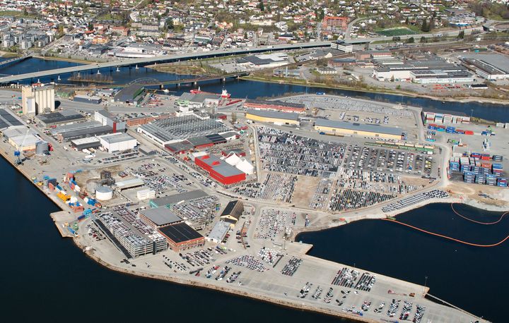 Terminalen på Holmen i Drammen er et eksempel på effektivt samspill mellom sjø og bane. (Foto fra 2017: Anne Mette Storvik, Bane NOR)