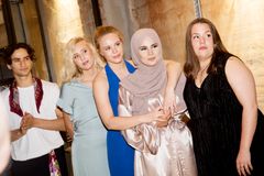 Noen av SKAM-skuespillerne på Skams  avslutningsfest. Foto: Julia Naglestad/NRK