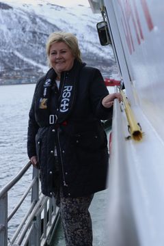 Valgte å ta vannveien. Statsminister Erna Solberg ønsket å «haike» med en redningsskøyte på turen fra Tromsø til Finnsnes.