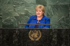 FNs generalforsamling er i gang.  Generaldebatten starter 19. september og  statsminister Erna Solberg skal holde sin tale til FNs generalforsamling onsdag 20. september. Dette bildet er fra fjorårets tale i New York. UN Photo/Cia Pak