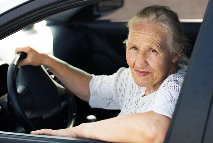 NAF vil at eldre bilførere skal slippe å oppleve å bli behandlet som risikotakere. (Foto: Colourbox)