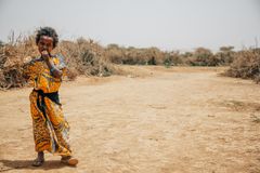 Jente i flyktningleir utenfor Hargeisa nord i Somalia. Familen måtte flykte pga tørke og matmangel i 2017. Foto: Kristoffer Nyborg