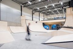 Den nye skatehallen på Voldsløkka er utformet i tett dialog med brukerne og spesialtilpasset skaternes behov.
Foto: Finn Ståle Felberg/Kultur- og idrettsbygg Oslo KF.