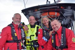 Når flere har feriert hjemme i Norge til sjøs og til fjells stiller frivillige opp i beredskap for at turen skal være trygg. Her er frivillige i sving på en av redningsskøytene til Redningsselskapet i Oslo den 6. juli 2020. (Foto: Hedvig Kolboholen)