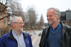 UiO-professorene Håkon Austrheim (t.v.) og Bjørn Jamtveit (t.h.) er strålende fornøyd med at forskningsfunnet deres er tatt inn i Nature. Foto: Gunhild M . Haugnes/UiO