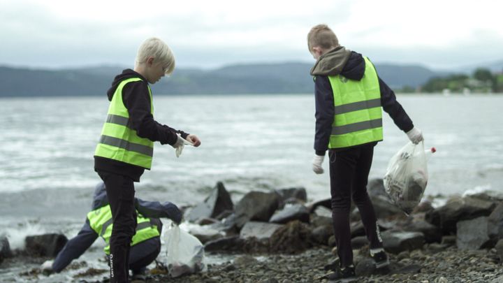 Mellom 2000 og 3000 frivillige stod for en formidabel innsats under Rein Hardangerfjord – verdens største ryddeaksjon på en dag. (Foto: Zpirit)