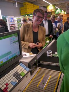 Klima- og miljøminister Tine Sundtoft var en av de første kundene på KIWI Auli