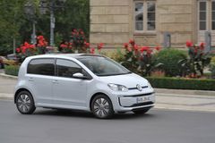 Den populære småbilen Volkswagen e-up! kommer i en oppdatert utgave med inntil 260 km rekkevidde (WLTP testsyklus)