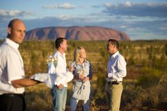 Vinsmaking ved Ayers Rock i Australia er en opplevelse du sent glemmer.
