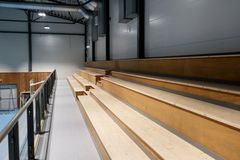 Setene på tribunene har blitt slipt og fått ny overflatebehandling. Foto: Kultur- og idrettsbygg Oslo KF
