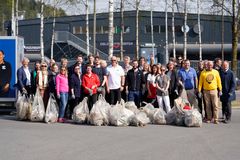 Ansatte i Coop Norge ryddet store mengder plast og annet avfall rundt hovedkontoret i Oslo. Foto: John Terje Pedersen.
