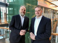 Fra venstre: Wiljar Nesse, EVP Financial Services i EVRY,  og Oliver Olmesdahl, CEO i CoCoNet
