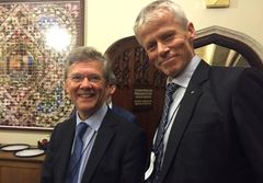 Edward Troup, skattedirektør i Storbritannia og avtroppende FTA styreleder sammen med skattedirektør Hans Christian Holte på Global Tax Transparency Summit i London i 2016.
