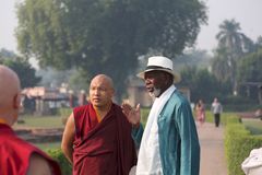 Morgan Freeman møter den 17. Karmapa, Ogyen Trinley Dorje, i Bodh Gaya, India.