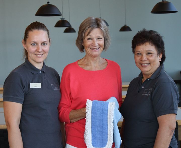 Liene Caune, Nina Fuglesang og Ninning Johansen jubler over at Compass Group sitt merkenavn Eurest Services har Svanemerket renholdtjenestene på  hele Østlandet.