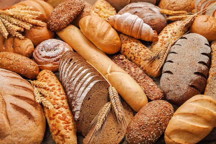 Mattilsynet har sjekket over 200 forskjellige brød og brødvarer. Hele 8 av 10 produkter hadde mindre eller større feil i forhold til regelverket (Illustrasjonsfoto: Scanpix)