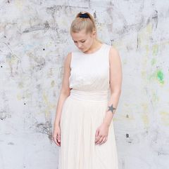 Fretex deltar på White Monday. Kjolen på bildet er til salgs i nettbutikken til Fretex. https://nettbutikk.fretex.no/produkter/dame/klar/kjoler/designerkjole-8b3ea56d/
