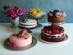 Inviter til sommerfest med litt sunnere festkaker på kakebordet. Foto: brodogkorn.no/Ina-Janine Johnsen