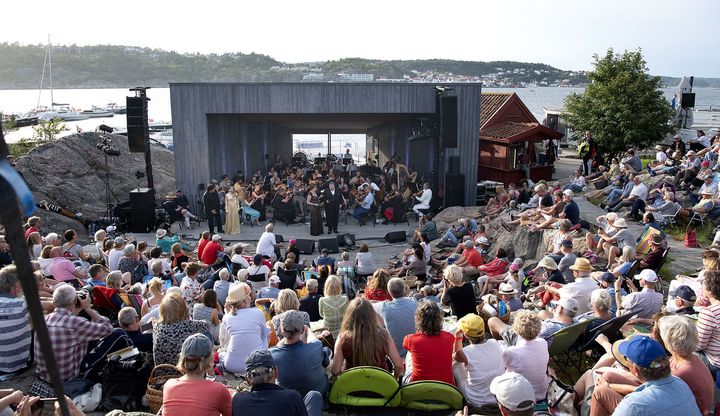 Utekonserten med Kristiansand Symfoniorkester på Stangholmen talte i år 1250 publikummere. Dette er det høyeste besøkstallet på ti år. Foto: Liv Øvland