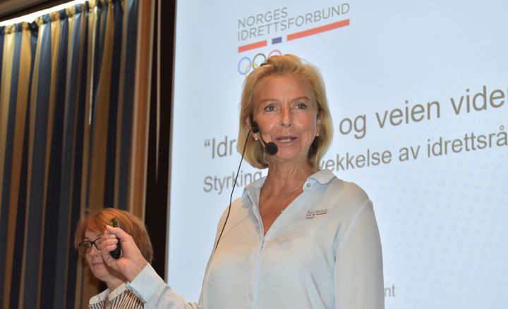Idrettspresident Berit Kjøll presenterte tall fra fersk undersøkelse om anlegg under Idrettsrådskonferansen i Ålesund. Foto: Grete Opheim