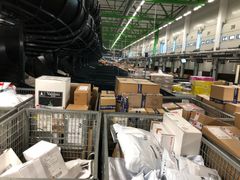På Posten og Brings Logistikksenter Oslo sorteres rundt 200.000 pakker daglig. FOTO: Posten