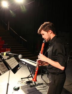Joshua Partridge (22) fra USA skal spille klarinett Foto: Oda Davanger/UiO