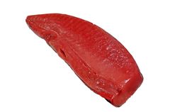 Tunfisken vert ulovleg farga raud for å sjå ferskare ut. Kunden vert svindla, og farginga kan skjule høge nivå av histamin som kan gje allergiske reaksjonar.
