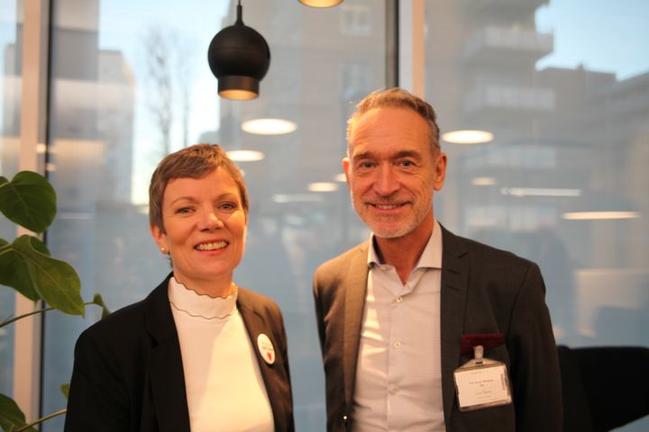 President i Den norske legeforening, Marit Hermansen og direktør for arbeidsliv i KS, Tor Arne Gangsø. Foto: KS