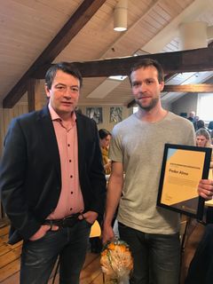 Peder Alme avla svenneprøve som gipsmaker i februar 2017 hos Nidaros Domkirkes Restaureringsarbeider. Han fikk Kulturminnefondets håndverksstipend.