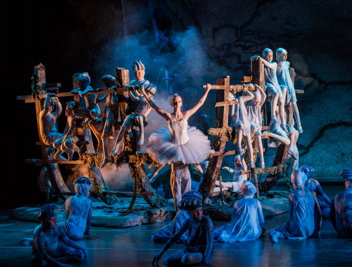Operaens barnekor og dansesolister fra Balletthøgskolen (KHiO) setter opp familieforestillingen Stormen – forteljinga om Miranda og Ferdinand. Foto: Erik Berg.