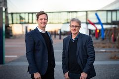Sven Størmer Thaulow, administrerende direktør i Cisco Norge, og Bjørn Amundsen, dekningsdirektør i Telenor Norge, gleder seg over samarbeidet mellom Cisco og Telenor.