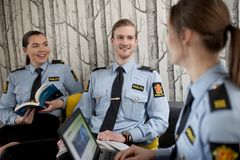 MEST FORNØYDE: For fjerde året på rad er politistudentene landets mest fornøyde, i følge Studiebarometeret. (Foto: Politihøgskolen)