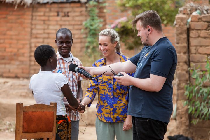 Katarina Flatland besøkte en ungdomsgruppe i Malawi og fulgte deres arbeid med å stoppe et barnebryllup. Hvert år stopper denne gruppa 20-30 barnebryllup. Det er 48 slike ungdomsgrupper bare i Malawi.