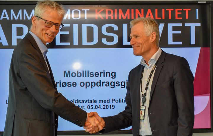 Skattedirektør Hans Christian Holte og direktør for Politiets Fellestjenester, Helge Clem.