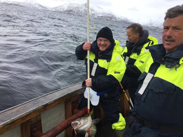 Fiskeriminister Per Sandberg på skreifiske. Foto: NFD.