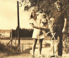 1970 Fredskorpser Ragnar Hansen med hele sin familie på vei til Uganda.