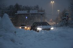 Stort snøfall mange steder fører til snøkaos på veiene. (Foto: If)