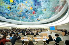 FNs menneskerettighetsråd møtes tre ganger i året, og har hovedkontor i Genève. Dette bildet er fra et møte i Menneskerettighetssalen, 21. oktober 2016, tema her var situasjonen i Syria. Foto: UN Photo / Jean-Marc Ferrer.