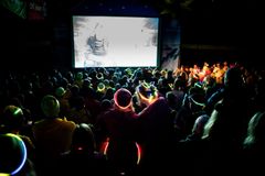 Utendørsamfi: Under Fjellfilm vises fjellfilmer utendørs når mørket faller på. Foto Eivind Haugstad Kleiven/Fjellfilm