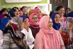 Kvinner i Jakarta, Indonesia, møtes for å diskutere hvordan byen deres kan bli tryggere. Den internasjonale kvinnedagen 8. mars 2018 hyller bevegelsene som kjemper for kvinners rettigheter. Foto: UN Women/Ryan Brown