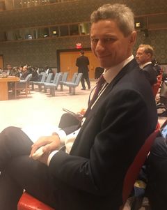 Norges nye FN-ambassadør Tore Hattrem. Bildet er tatt rett før han 29. august holdt det nordiske innlegget om fredsbevarende operasjoner, for FNs sikkerhetsråd. Foto: FN-delagasjonen / Twitter