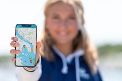 Seaber er en app der man kan se venner til sjøs, bruke sjøkart og be andre Seaber-brukere om hjelp.