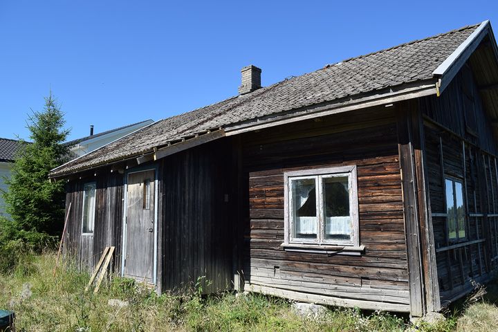 På Lunderflaen har Roar Andre Asak Brenne fått tilskudd på til sammen 350.000,- til et våningshus fra rundt 1850-årene. (Foto: Einar Engen/Kulturminnefondet)
