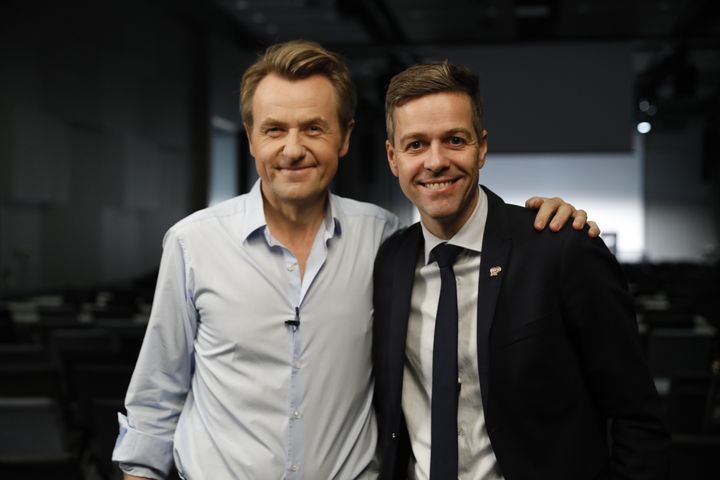 Knut Arild Hareide intervjues nå av Fredrik Skavlan. Dette vises som en del av kveldens «Skavlan» på TV 2 kl. 21.25. Foto: Espen Solli, TV 2.