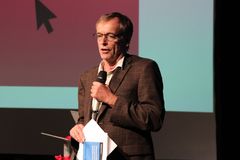 Knut Alfsen, leder Norsk Skuespillerforbund, sier at kunstnerne har store forventininger til den nye DKS-portalen