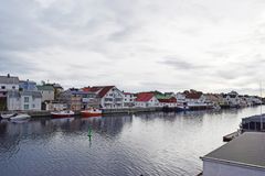 Fiskeværet Henningsvær i Vågan kommune, Nordland, har store kvaliteter både som bosted og som turistattraksjon. Her utvikles tettstedet med sine attraksjoner som er knyttet til fiskerier i det spennende kulturmiljø. (Foto: Einar Engen/Kulturminnefondet)